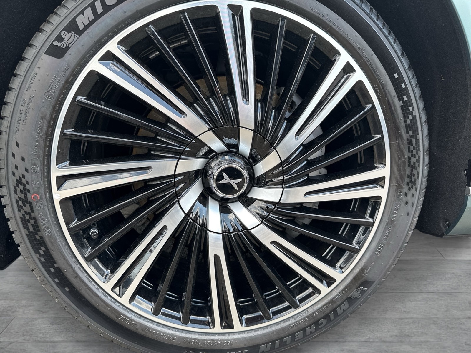 XPENG G9 AWD Performance PANO LEDER eSITZE LM21