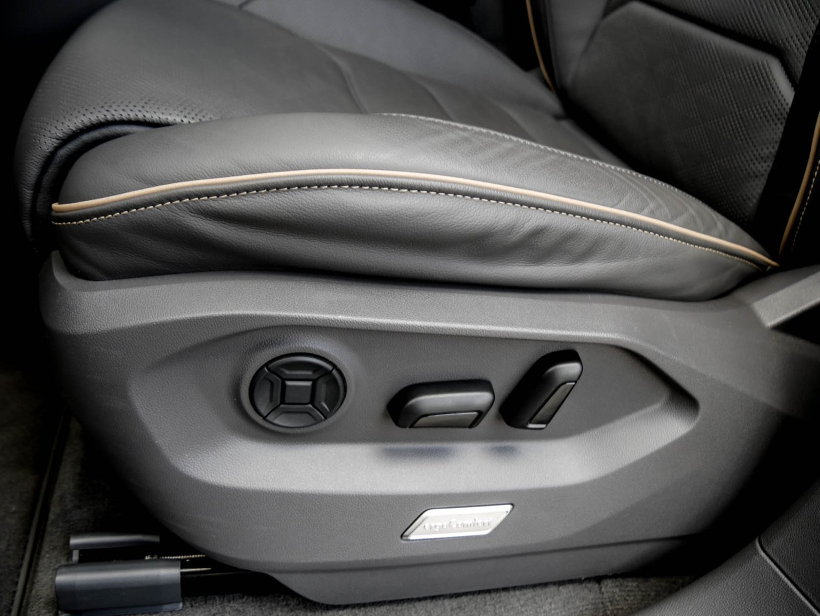 Volkswagen Touareg V6 Elegance LEDER NaviProMax KAMERA ACC