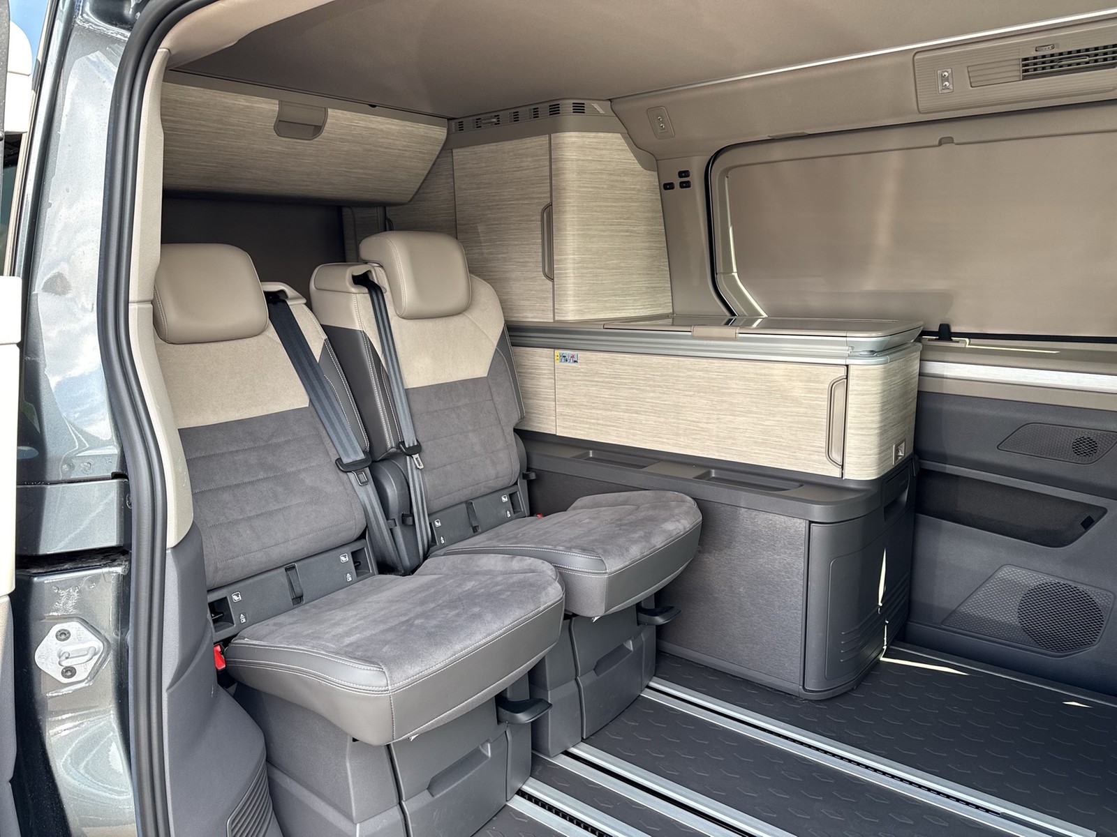 Volkswagen T7 California HYBRID OCEAN 4X4 AHK Matrix DCC HUD Navi