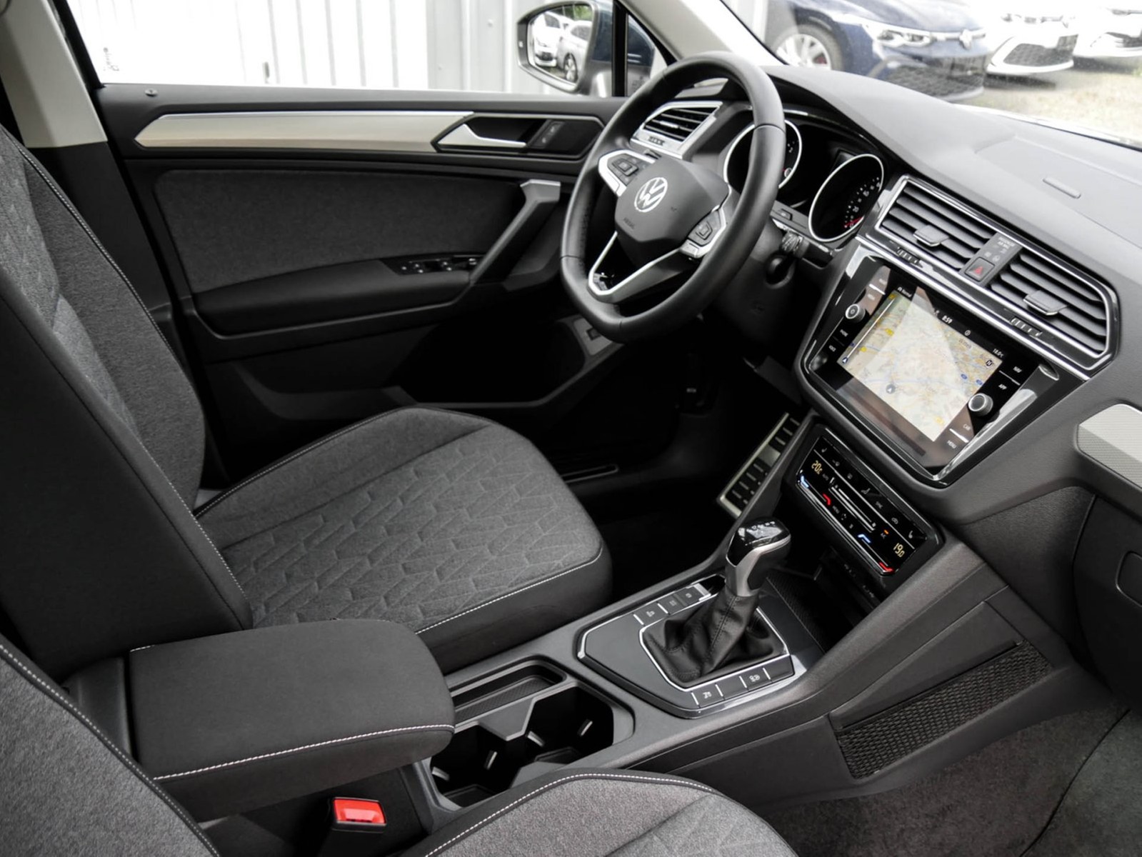 Volkswagen Tiguan 2.0 MOVE STANDHZ PANO AHK 360CAM ACC NAVI