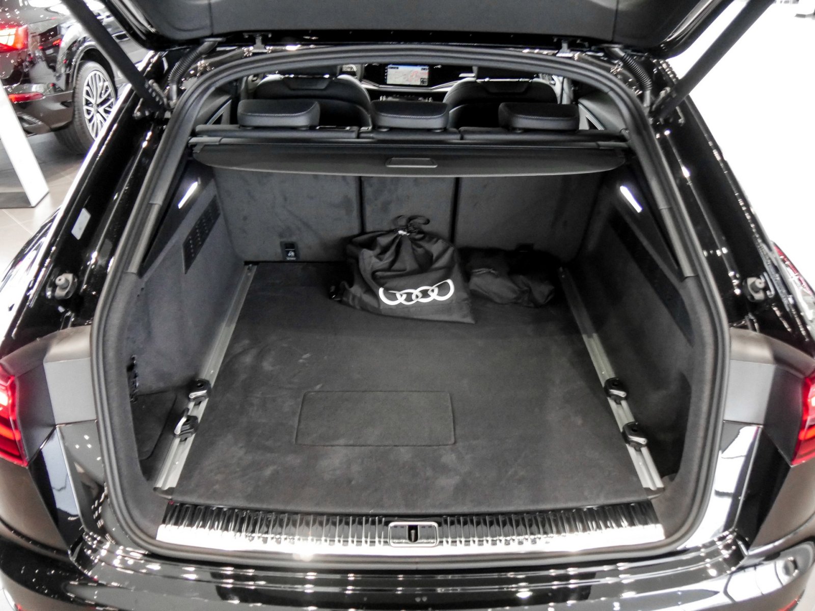 Audi Q8 TFSI e quattro tiptronic S Line Business AHK+B&O+HDMatrixLED+ISOFIX