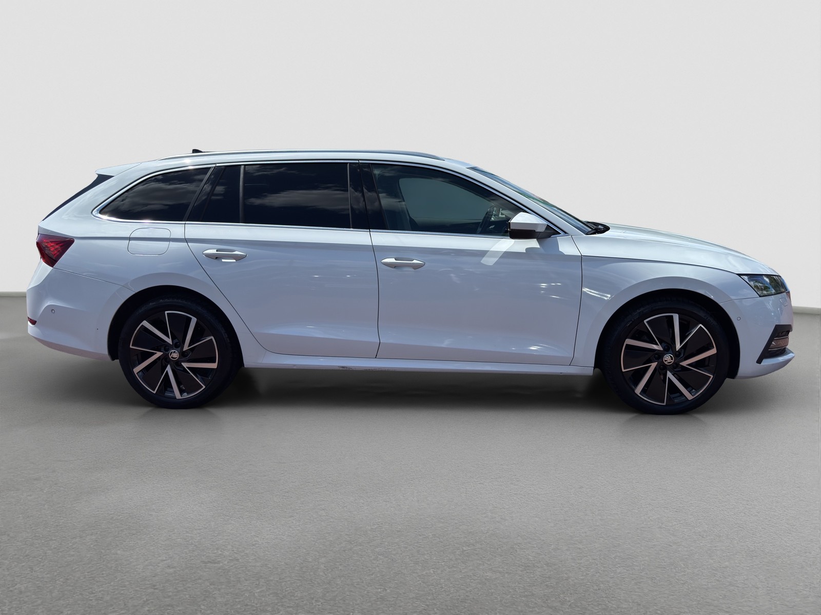 Skoda Octavia Combi 1.4 iV STYLE CAM LM18 MATRIXLED