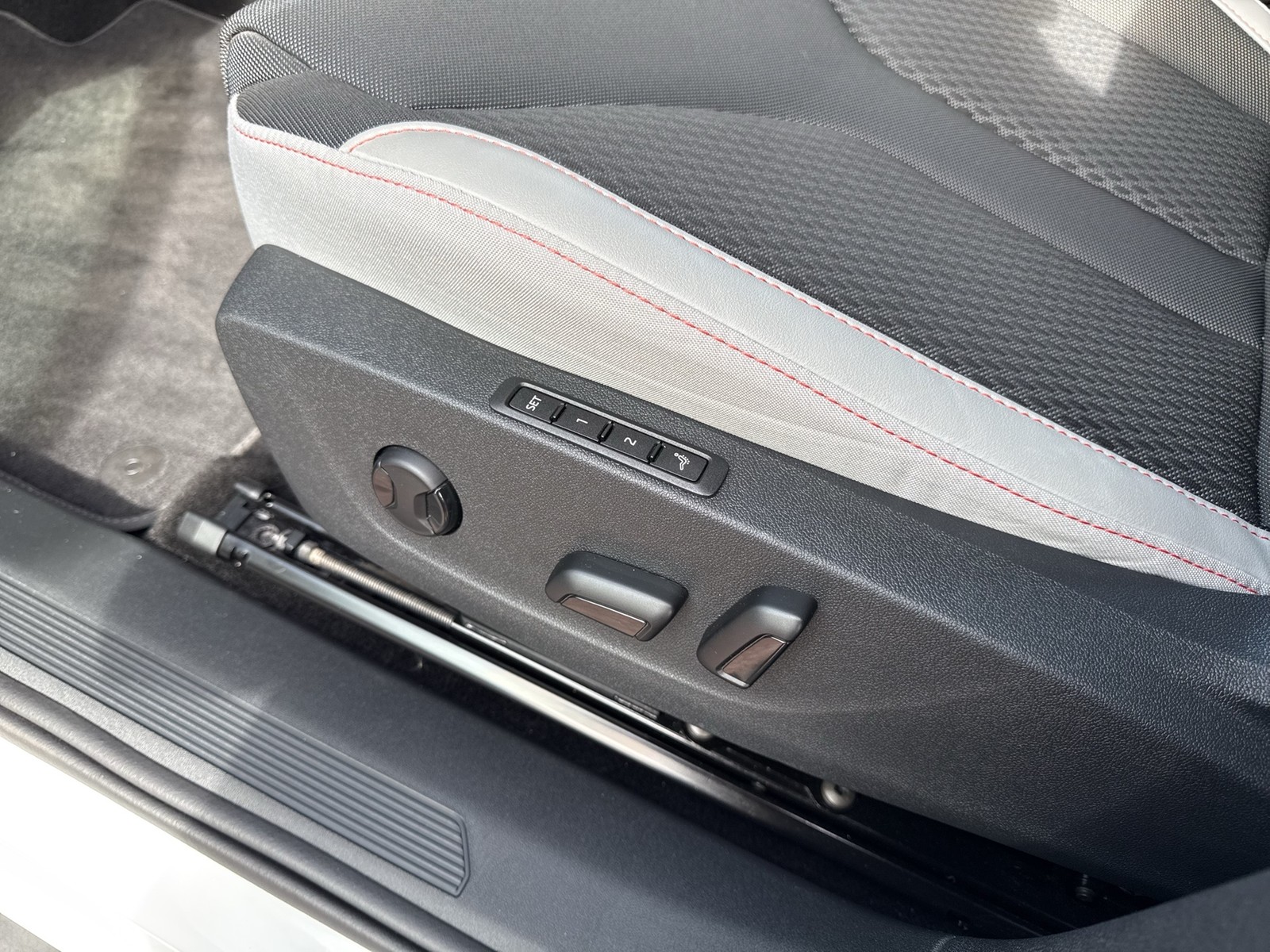 Skoda Elroq 85 LODGE WÄRMEPUMPE AHK 360°CAM ACC LM20
