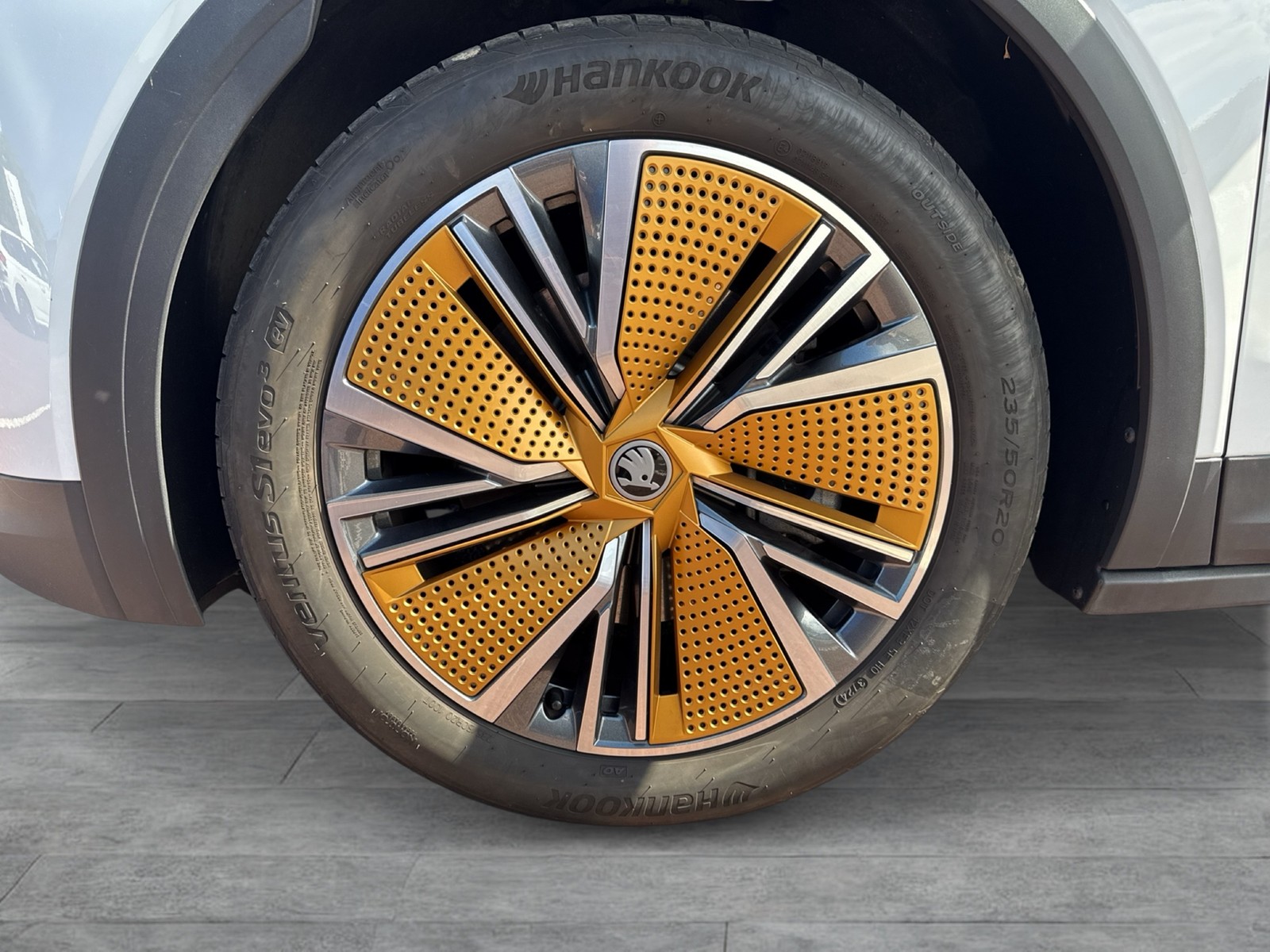 Skoda Elroq 85 LODGE WÄRMEPUMPE AHK 360°CAM ACC LM20