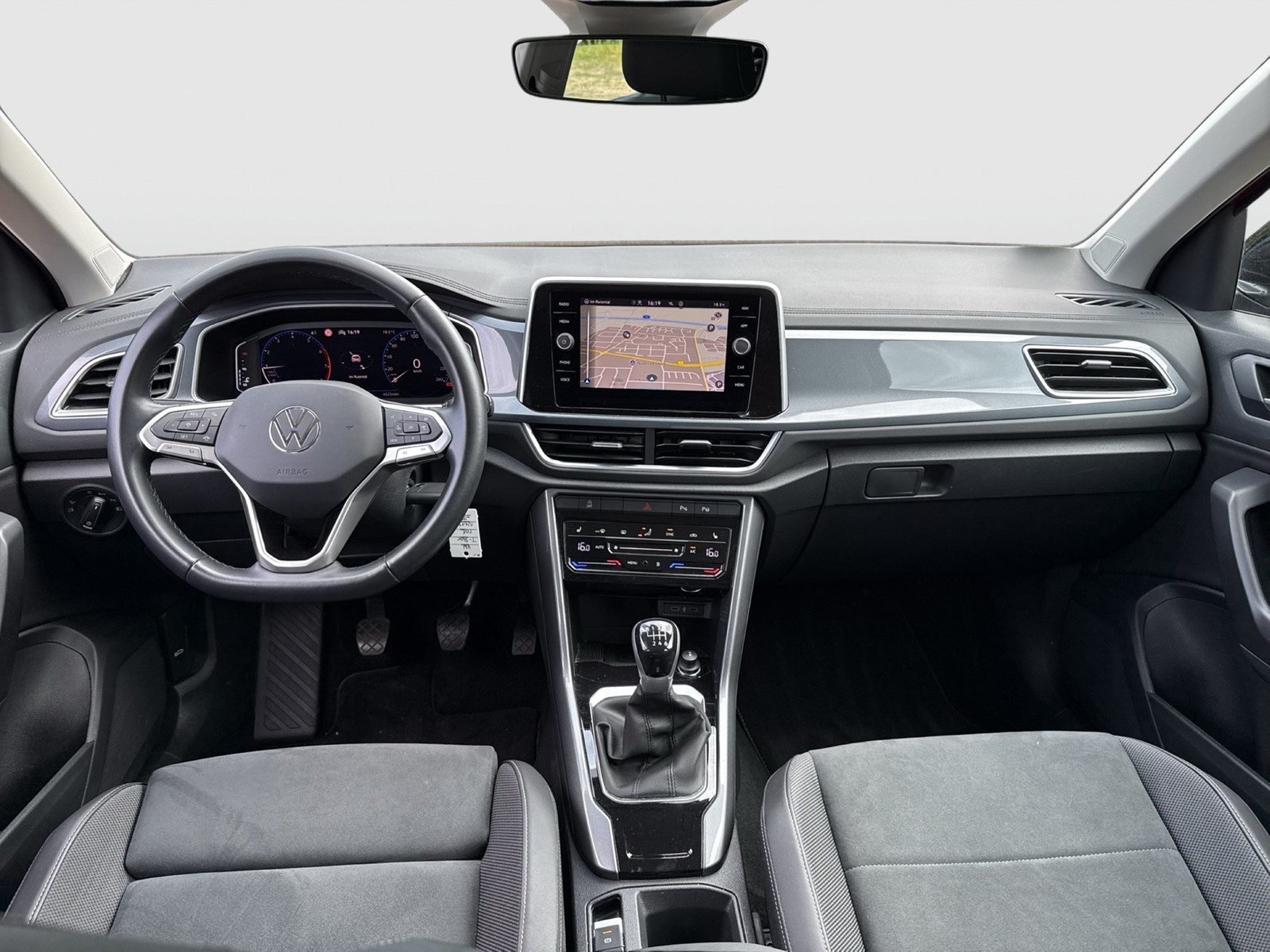 Volkswagen T-Roc 1.0 STYLE STANDHZ. AHK KAMERA NAVI ALU17