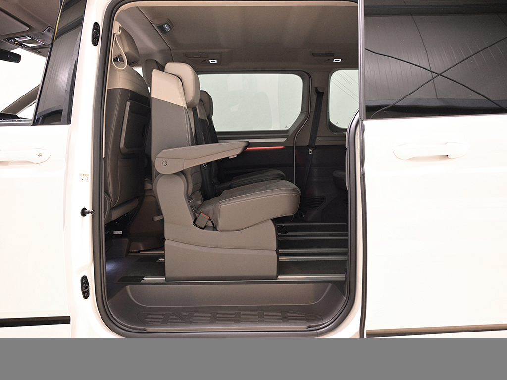Volkswagen T7 Multivan 2.0 TSI EDITION DSG LÜ AHK MATRIXLED CAM