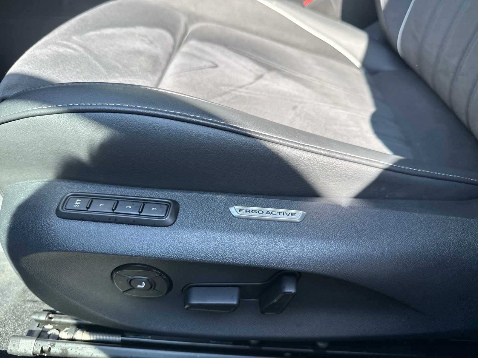 Volkswagen Passat Variant 1.5 eTSI BUSINESS AHK 360°CAM ACC