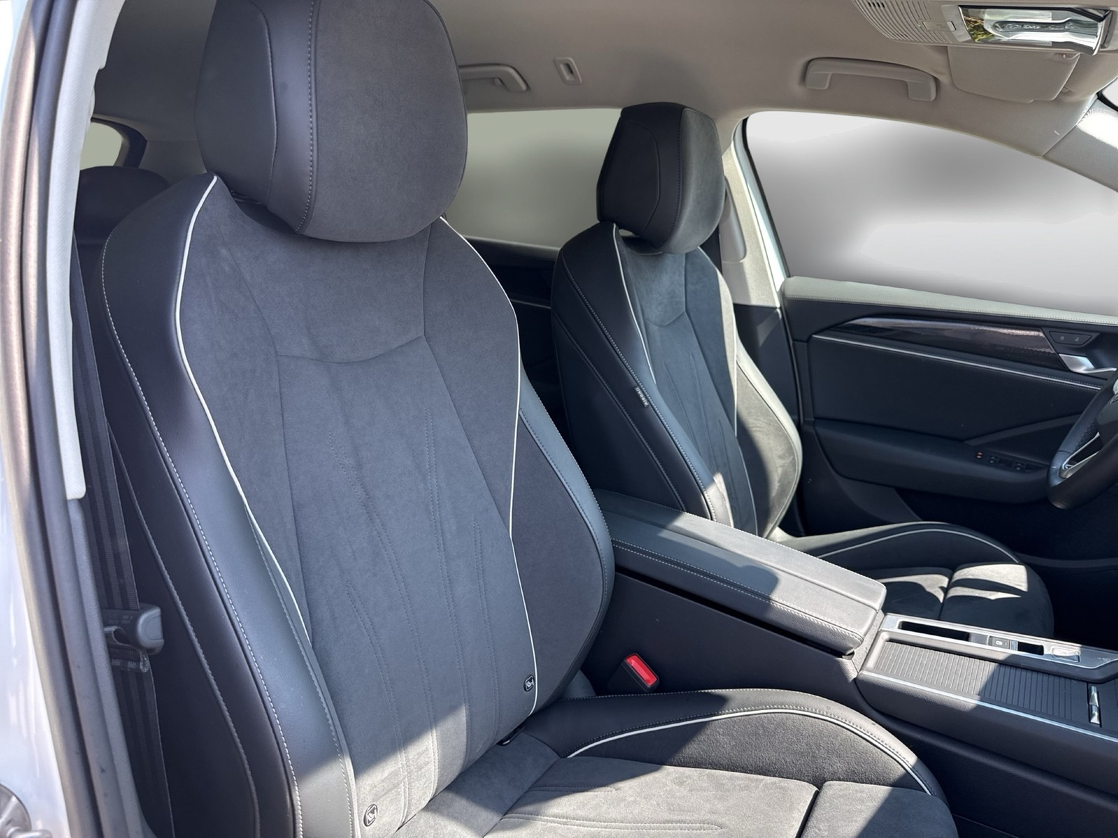 Volkswagen Passat Variant 1.5 eTSI BUSINESS AHK 360°CAM ACC
