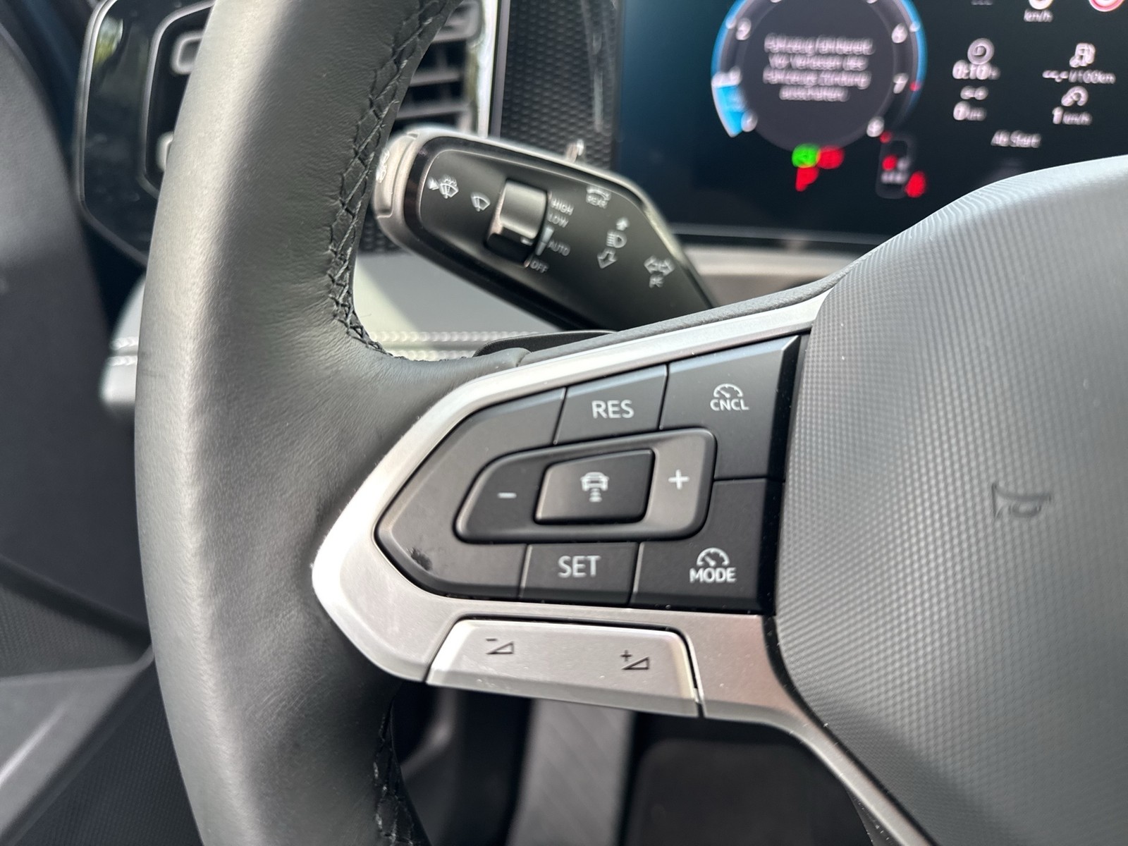 Volkswagen Tiguan 2.0 LIFE 4X4 STANDHZ. AHK CAM ACC NAVI