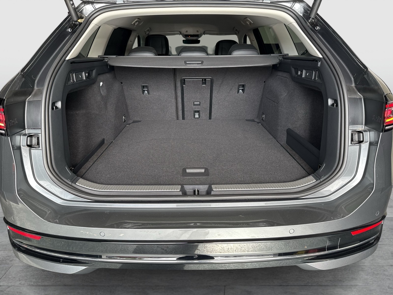 Volkswagen Passat Variant 2.0 ELEGANCE 4X4 AHK CAM ACC LM19