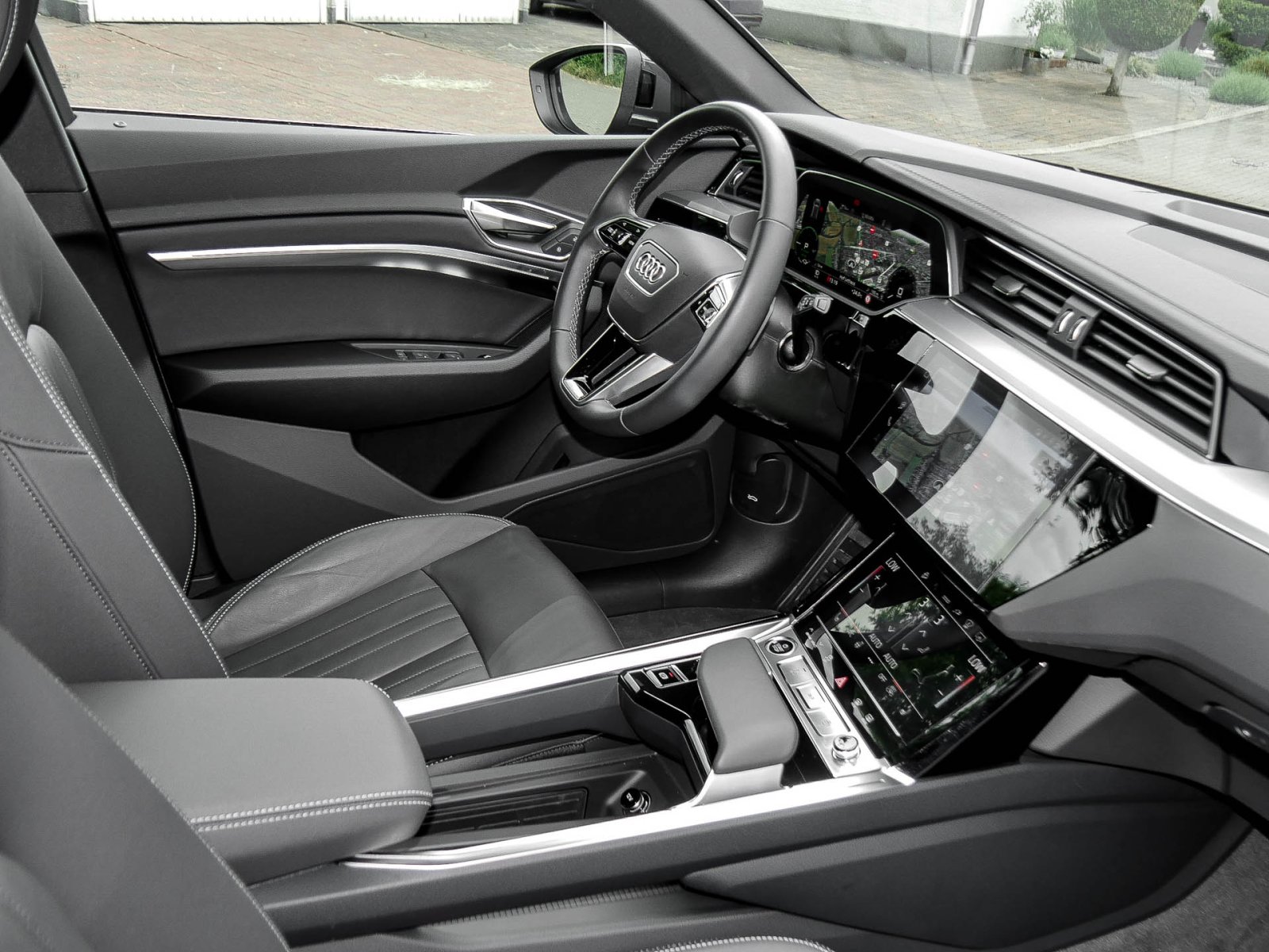 Audi Q8 e-tron 55 quattro advanced NAVI+ AHK LM20