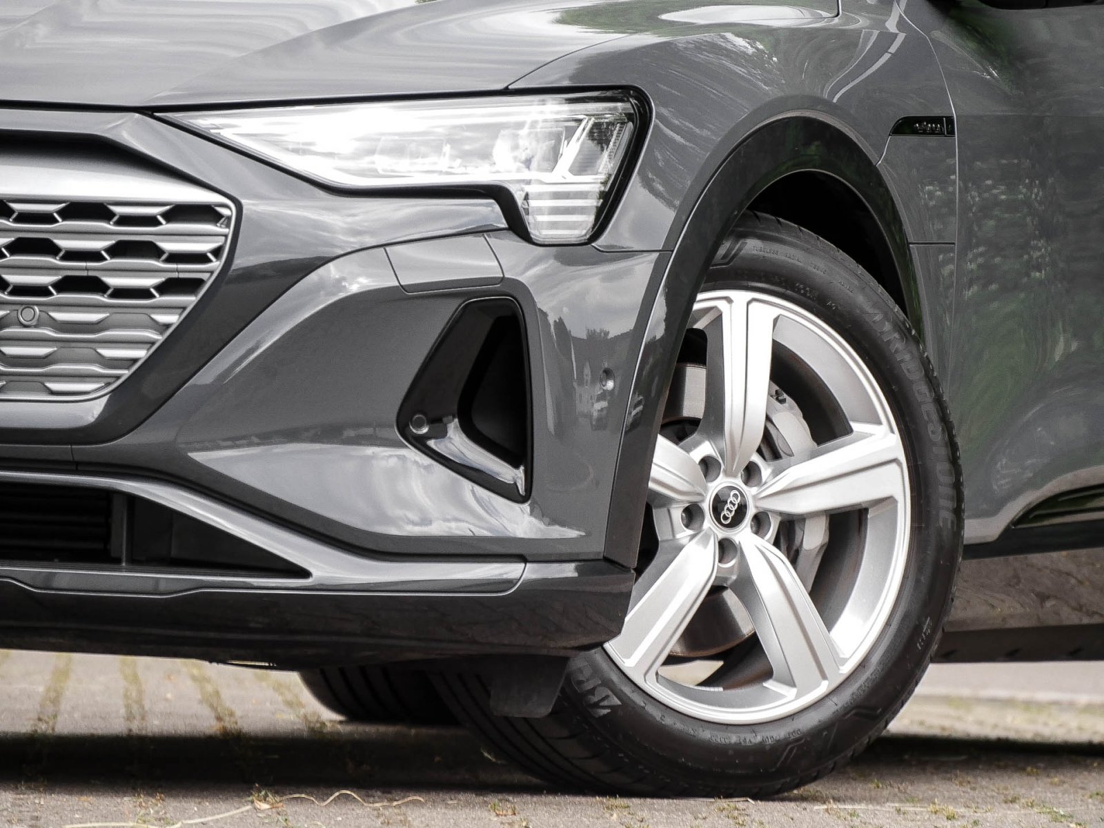 Audi Q8 e-tron 55 quattro advanced NAVI+ AHK LM20