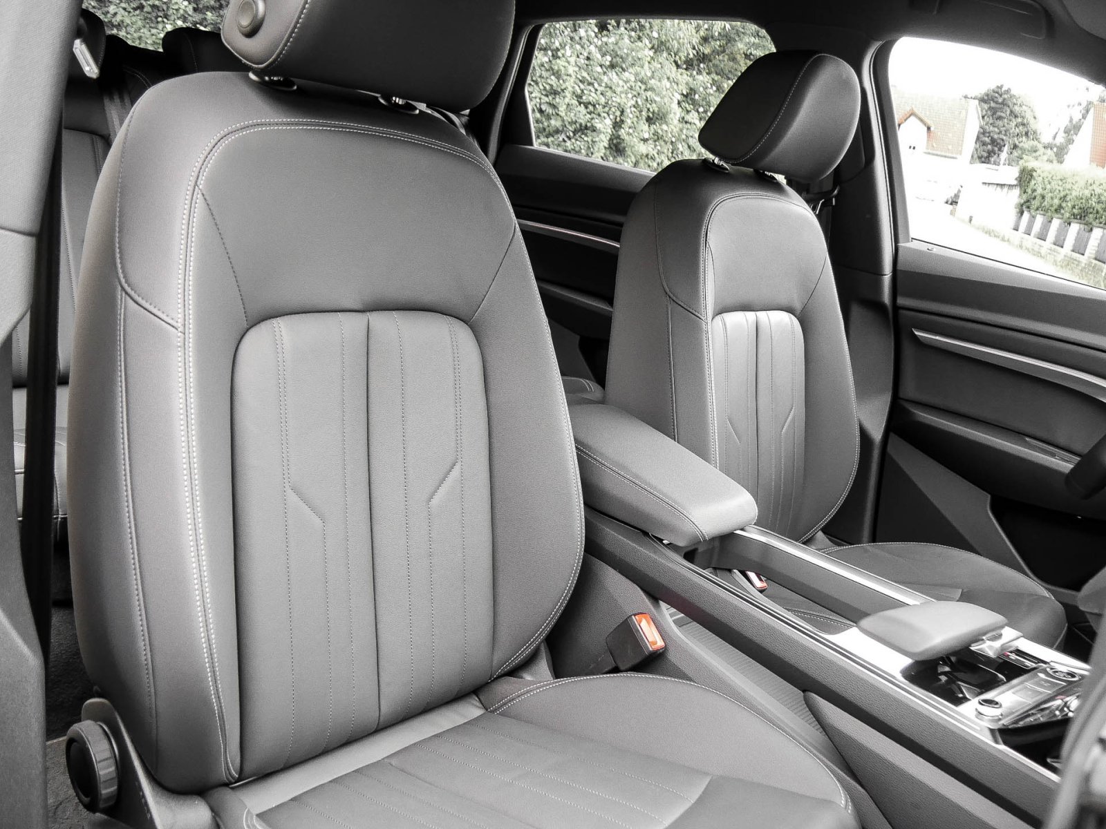 Audi Q8 e-tron 55 quattro advanced NAVI+ AHK LM20