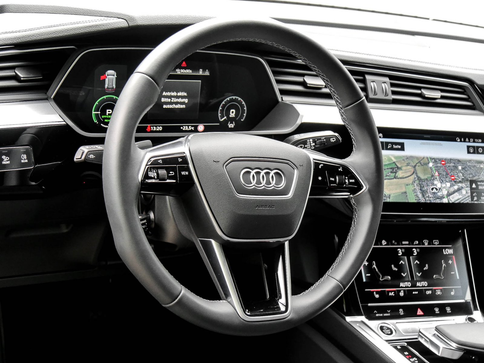 Audi Q8 e-tron 55 quattro advanced NAVI+ AHK LM20