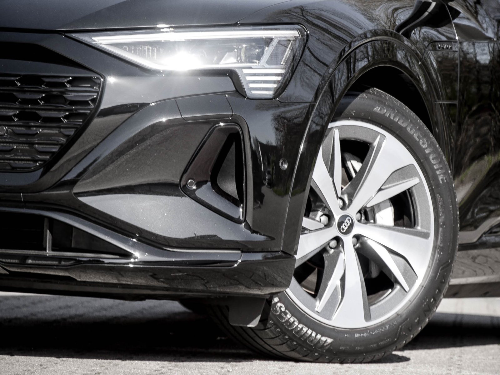 Audi Q8 e-tron 55 quattro S LINE BLACKPAK LM20 360CAM
