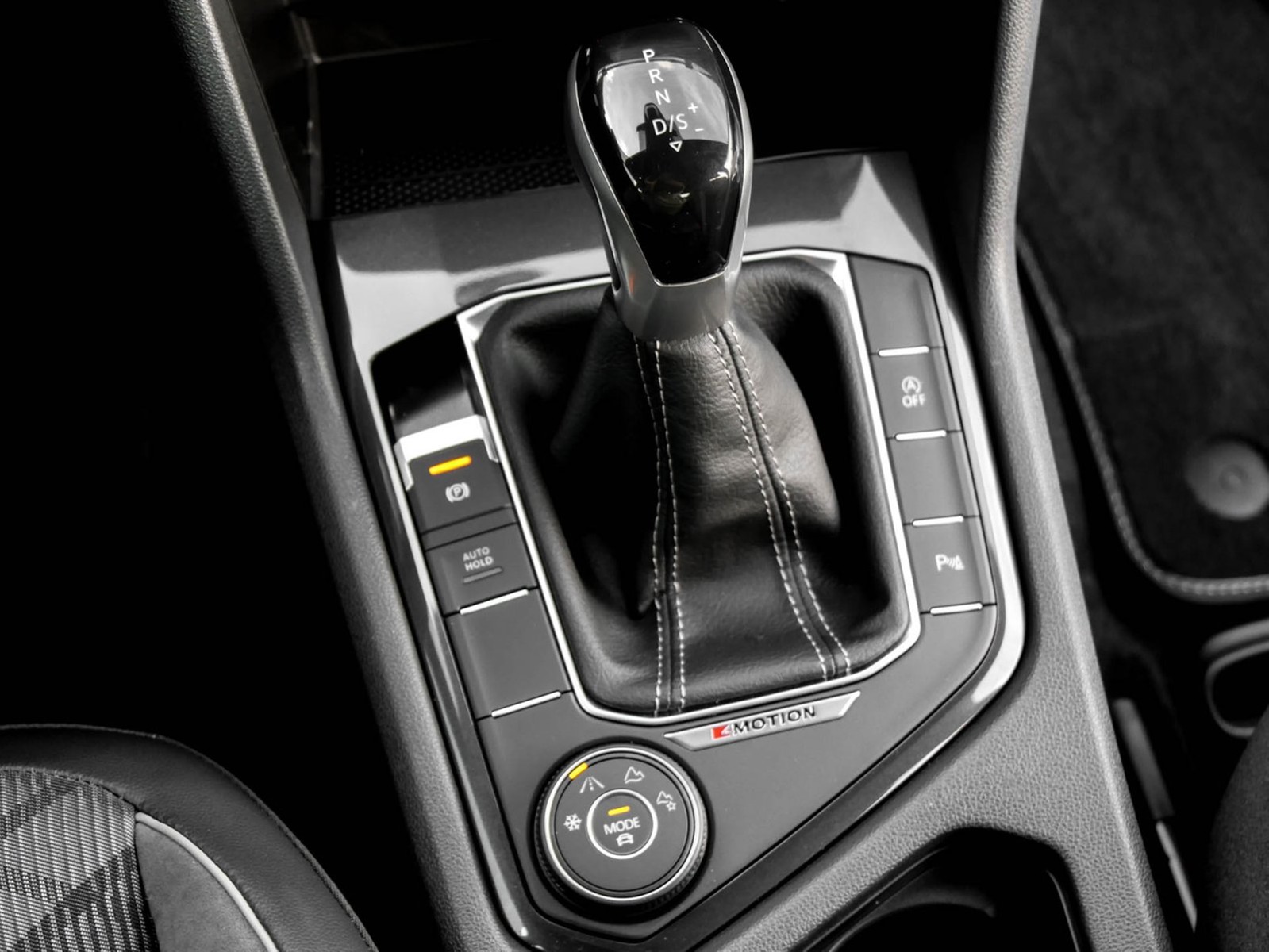 Volkswagen Tiguan 2.0 R-LINE 4X4 AHK CAM ACC LM19 NAVI