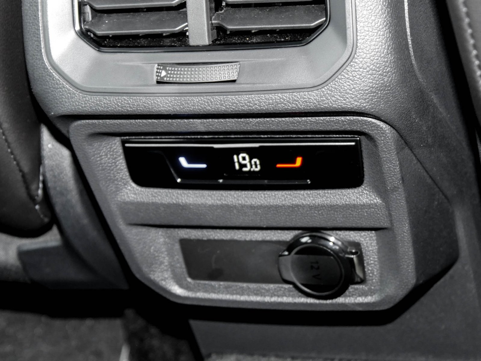 Volkswagen Tiguan 2.0 R-LINE 4X4 AHK CAM ACC LM19 NAVI