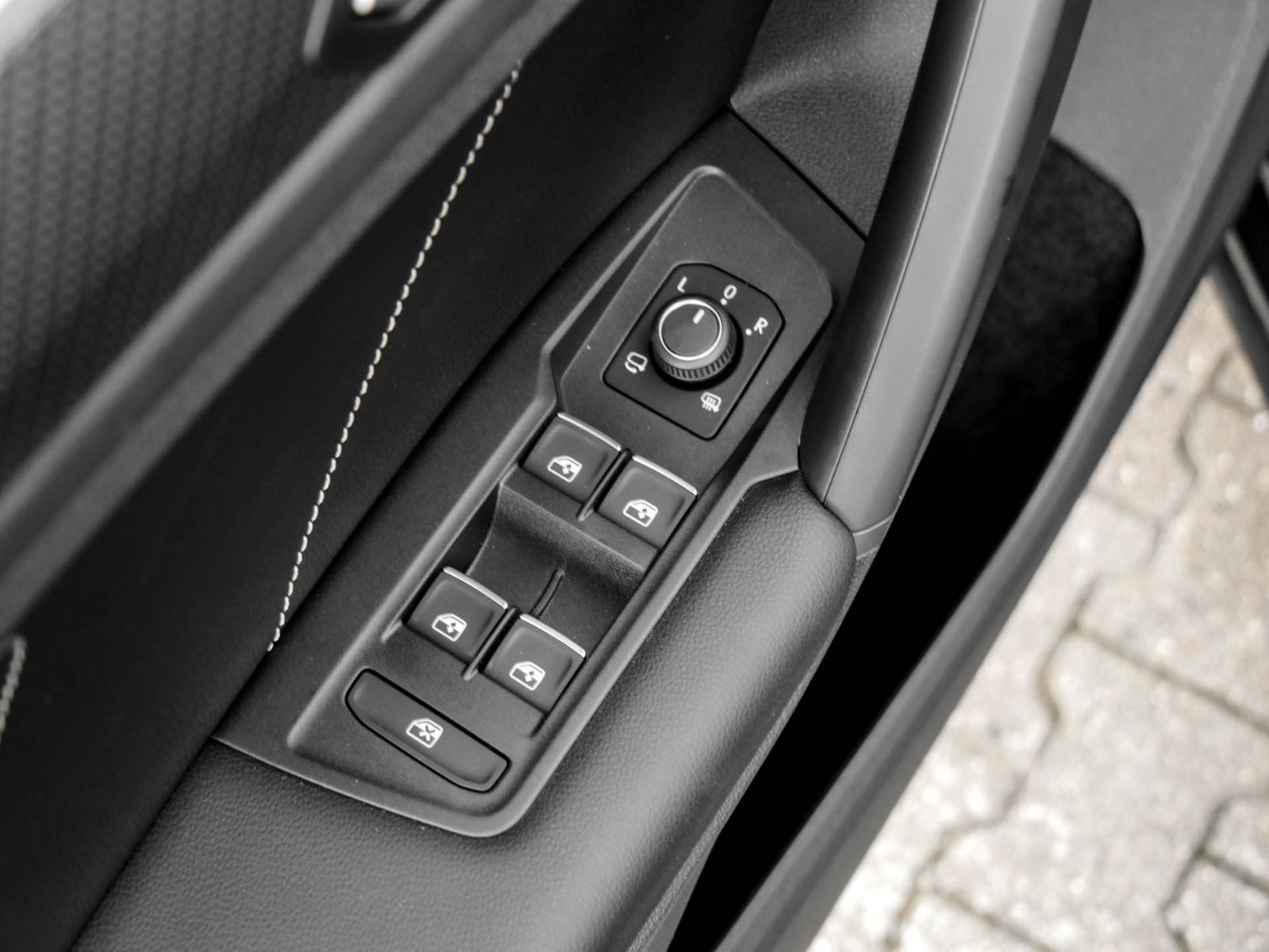 Volkswagen Tiguan 2.0 R-LINE 4X4 AHK CAM ACC LM19 NAVI