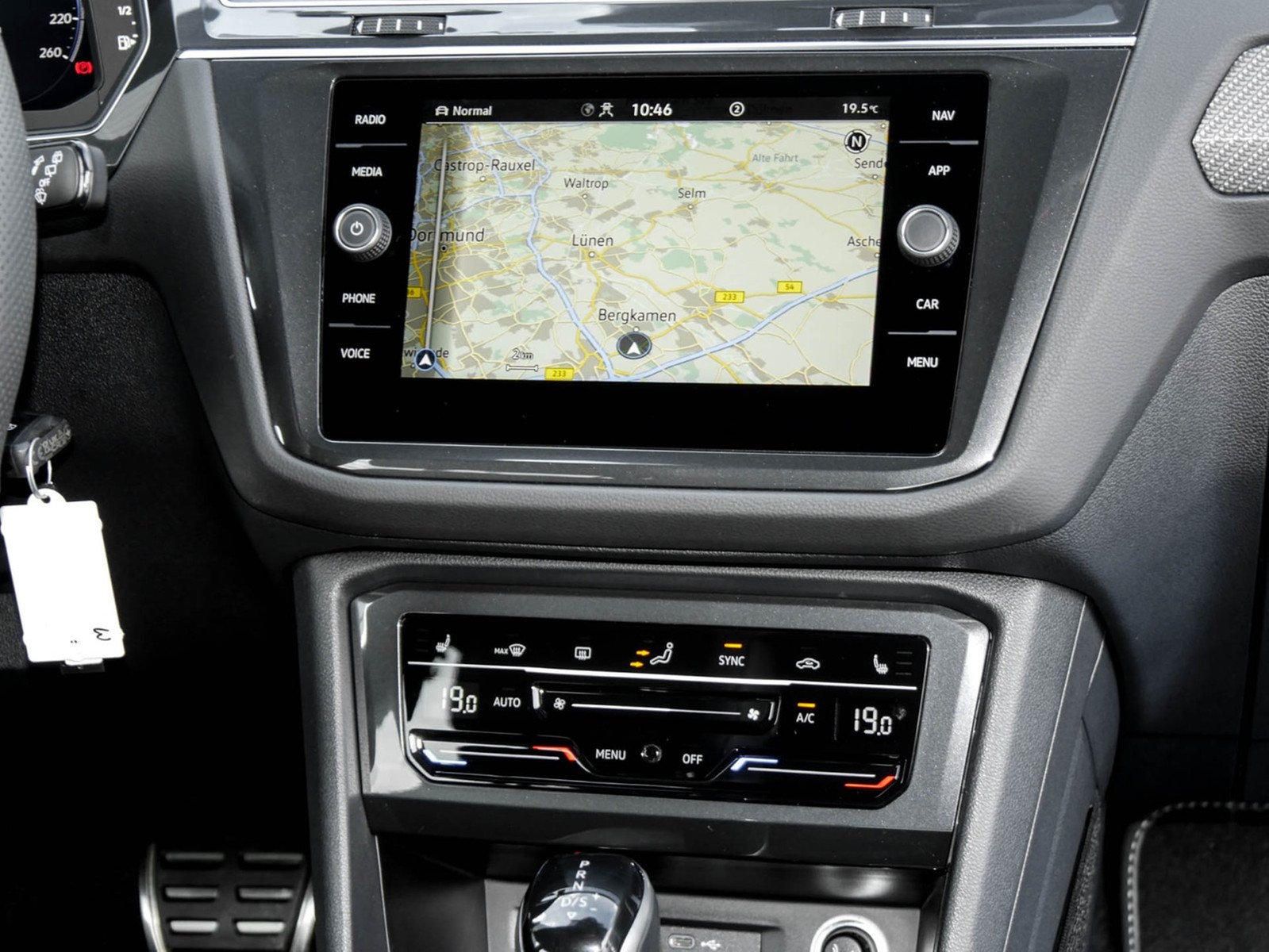 Volkswagen Tiguan 2.0 R-LINE 4X4 AHK CAM ACC LM19 NAVI