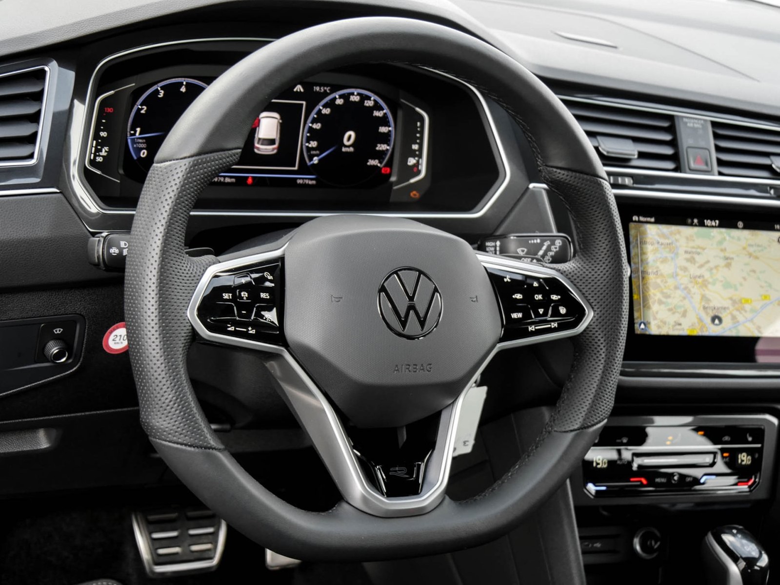 Volkswagen Tiguan 2.0 R-LINE 4X4 AHK CAM ACC LM19 NAVI