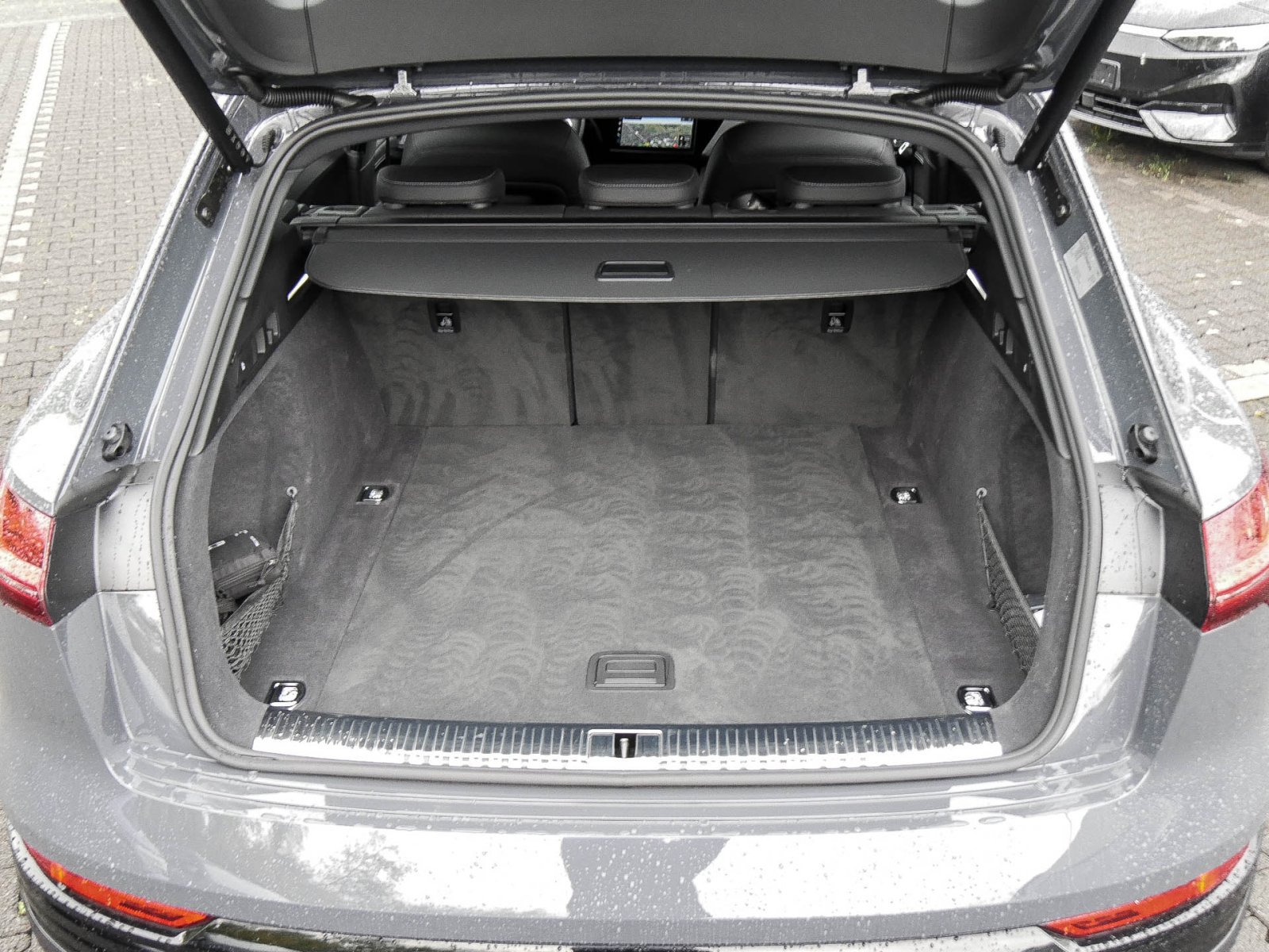Audi Q8 e-tron 55 quattro advanced NAVI+ AHK LM20