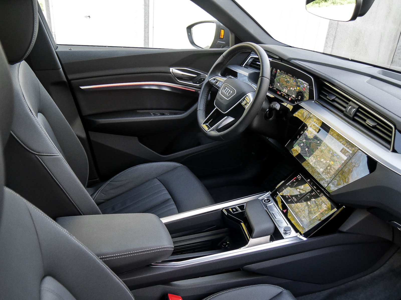 Audi Q8 e-tron 55 quattro advanced NAVI+ AHK LM20
