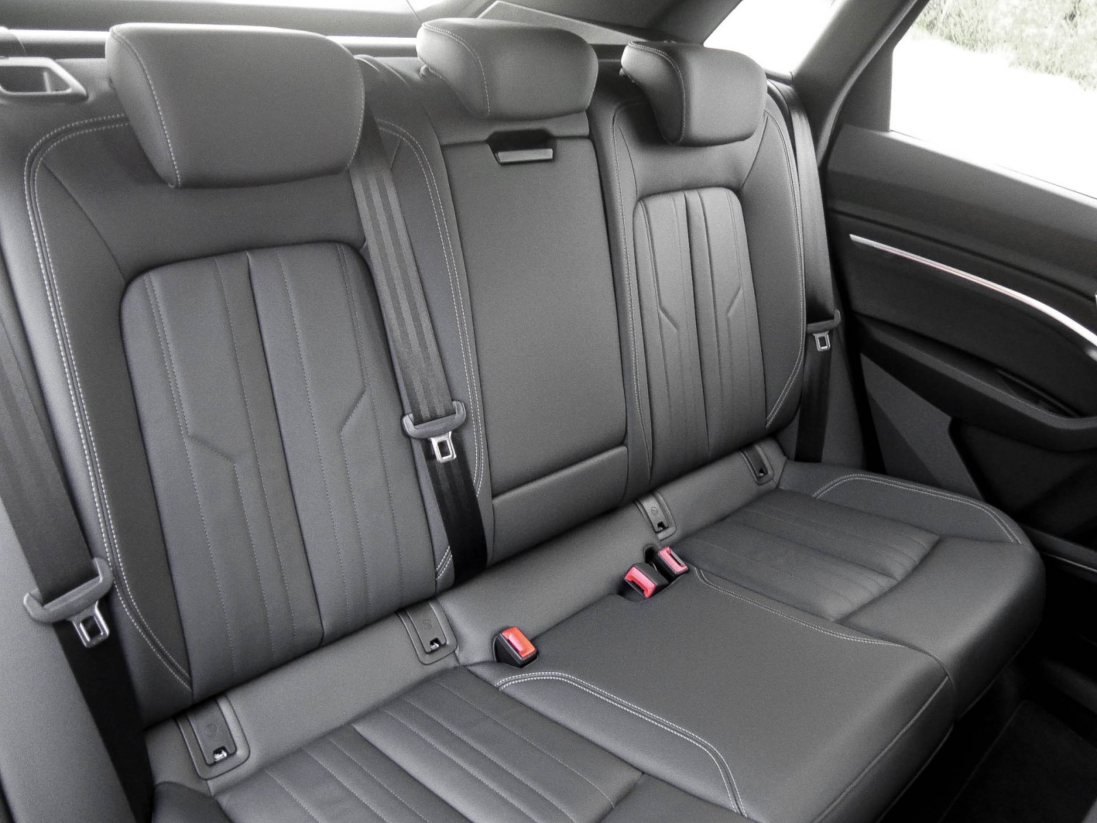 Audi Q8 e-tron 55 quattro advanced NAVI+ AHK LM20