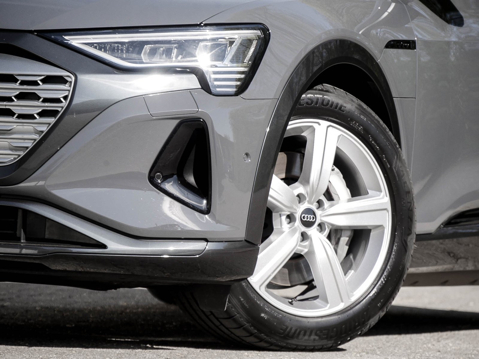 Audi Q8 e-tron 55 quattro advanced NAVI+ AHK LM20