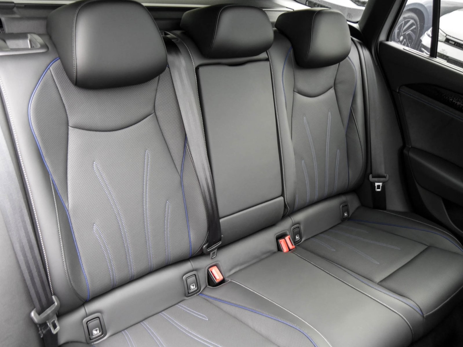 Volkswagen Passat Variant 2.0 R-LINE 4X4 NEUES MODELL PANO