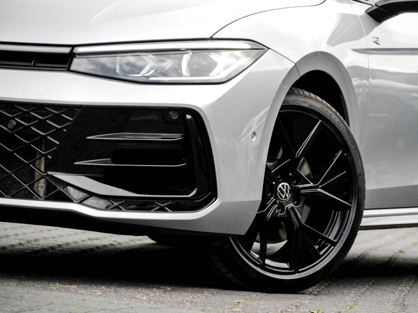 Volkswagen Passat Variant 2.0 R-LINE 4X4 NEUES MODELL PANO
