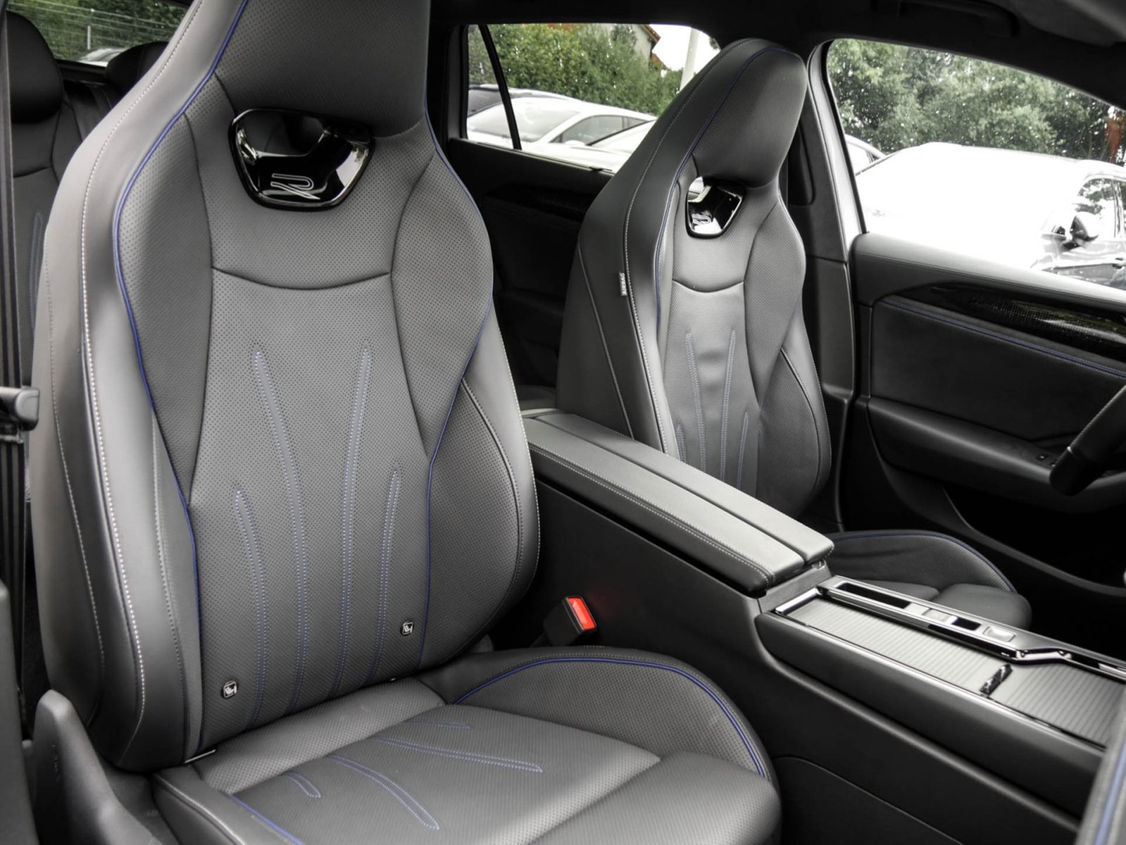 Volkswagen Passat Variant 2.0 R-LINE 4X4 NEUES MODELL PANO