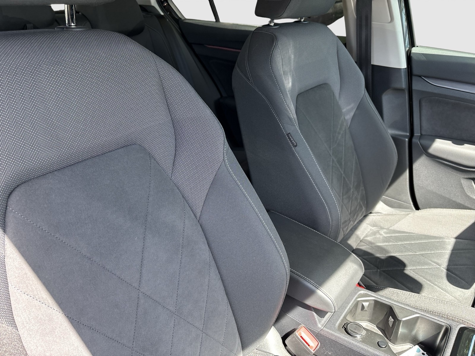 Volkswagen Golf VIII 1.5 eTSI STYLE CAM ACC CARPLAY LED+