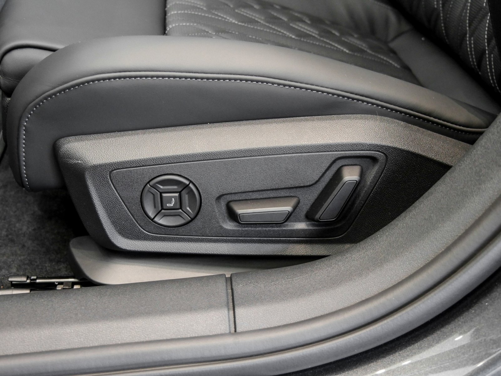 Audi S5 Limousine TFSI S tronic Techpro+Memory+B&O+Carbon+AHK+