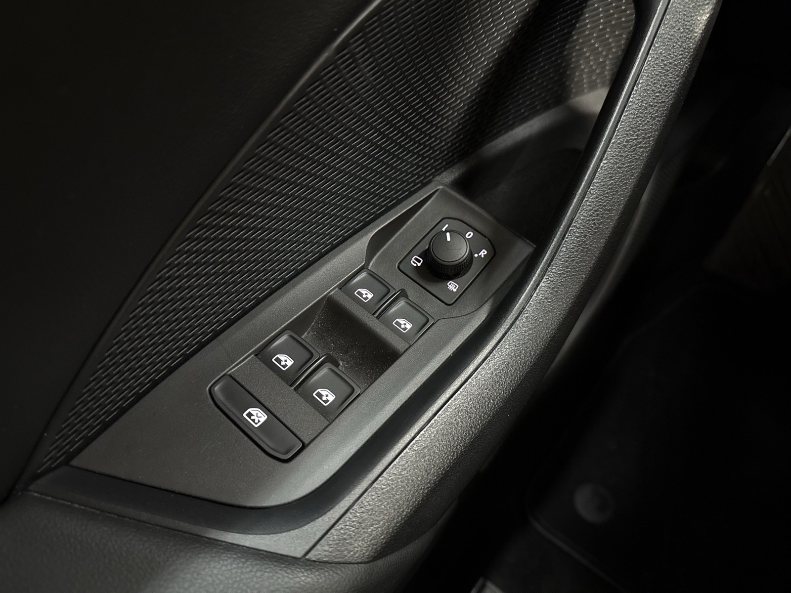 Skoda Octavia Combi 2.0 AHK NAVI ALU CARPLAY SITZHEIZ.