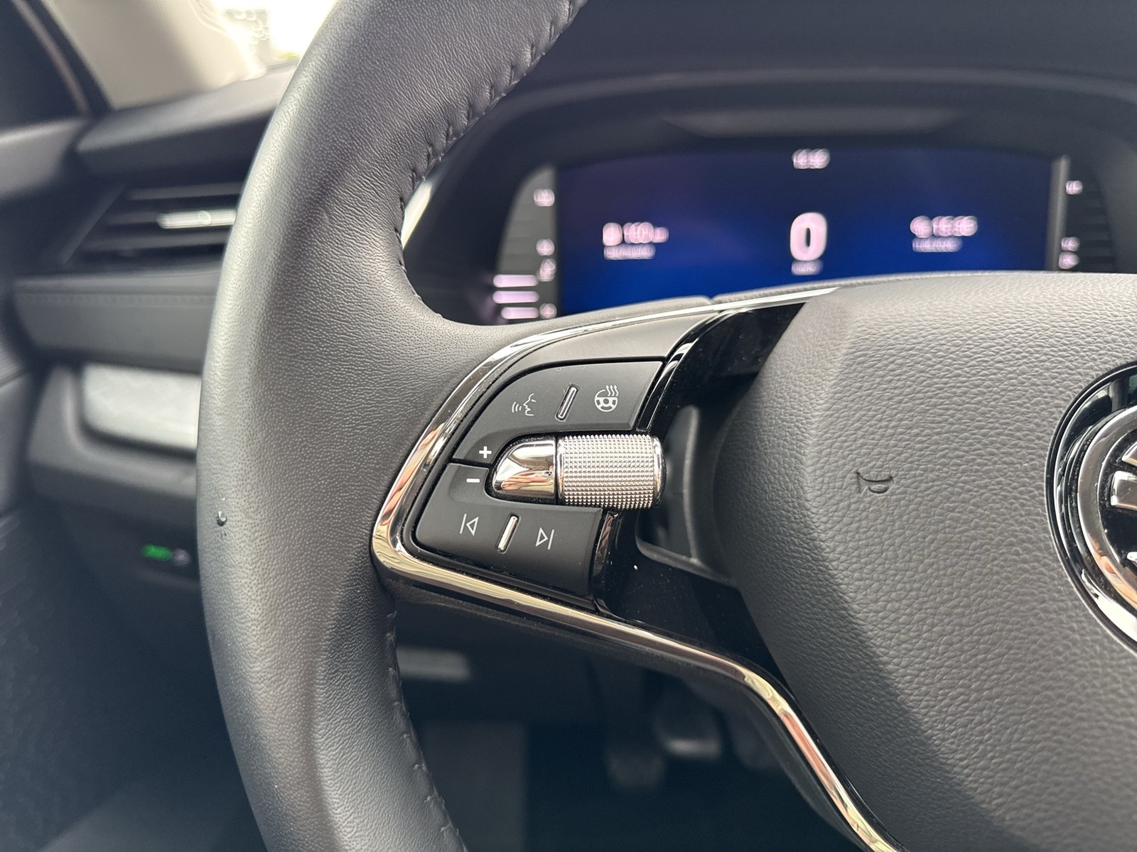 Skoda Octavia Combi 1.0 AHK NAVI LM17 CARPLAY SITZHEIZ