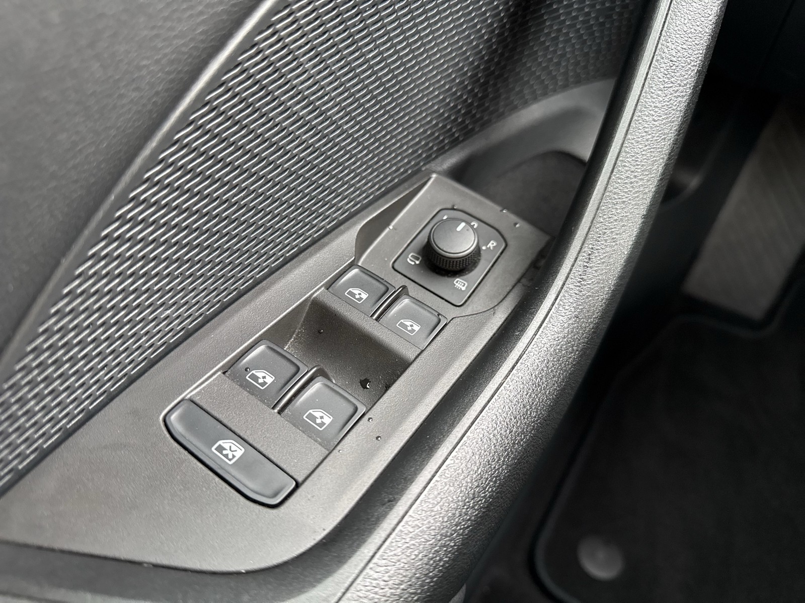 Skoda Octavia Combi 1.0 AHK NAVI LM17 CARPLAY SITZHEIZ