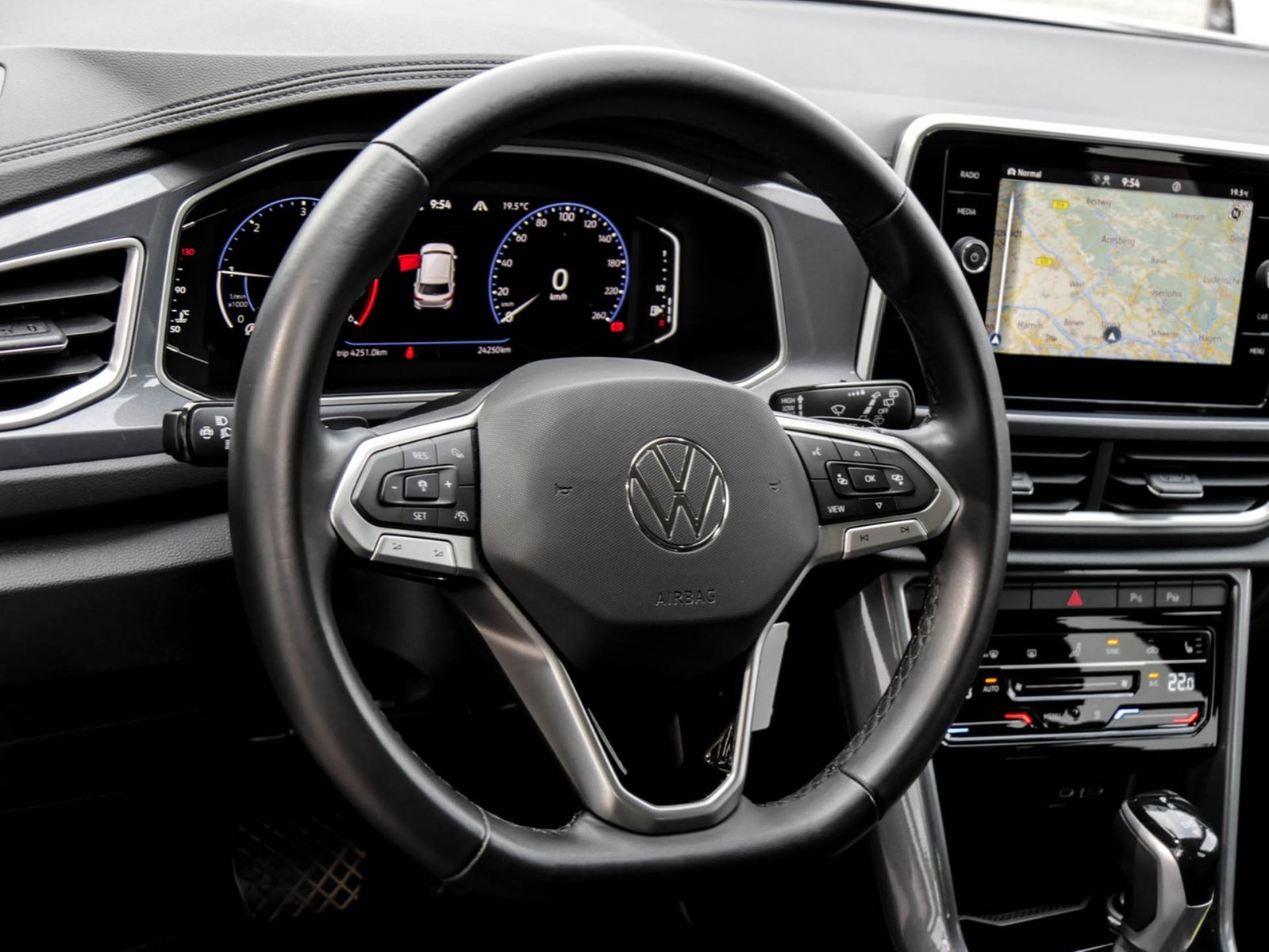Volkswagen T-Roc 2.0 STYLE 4X4 STANDHZ ACC LM17 NAVI SITZHZ