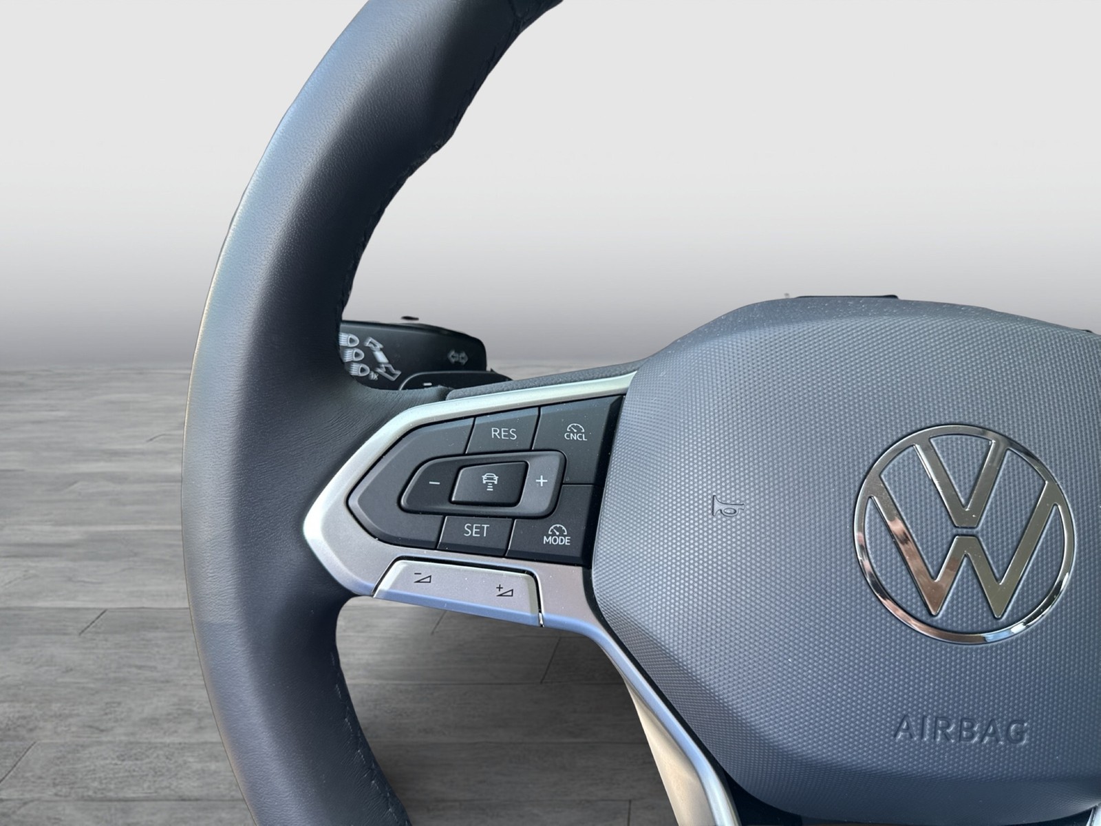 Volkswagen Golf VIII 1.5 eTSI LIFE CAM ACC CARPLAY SITZHEIZ