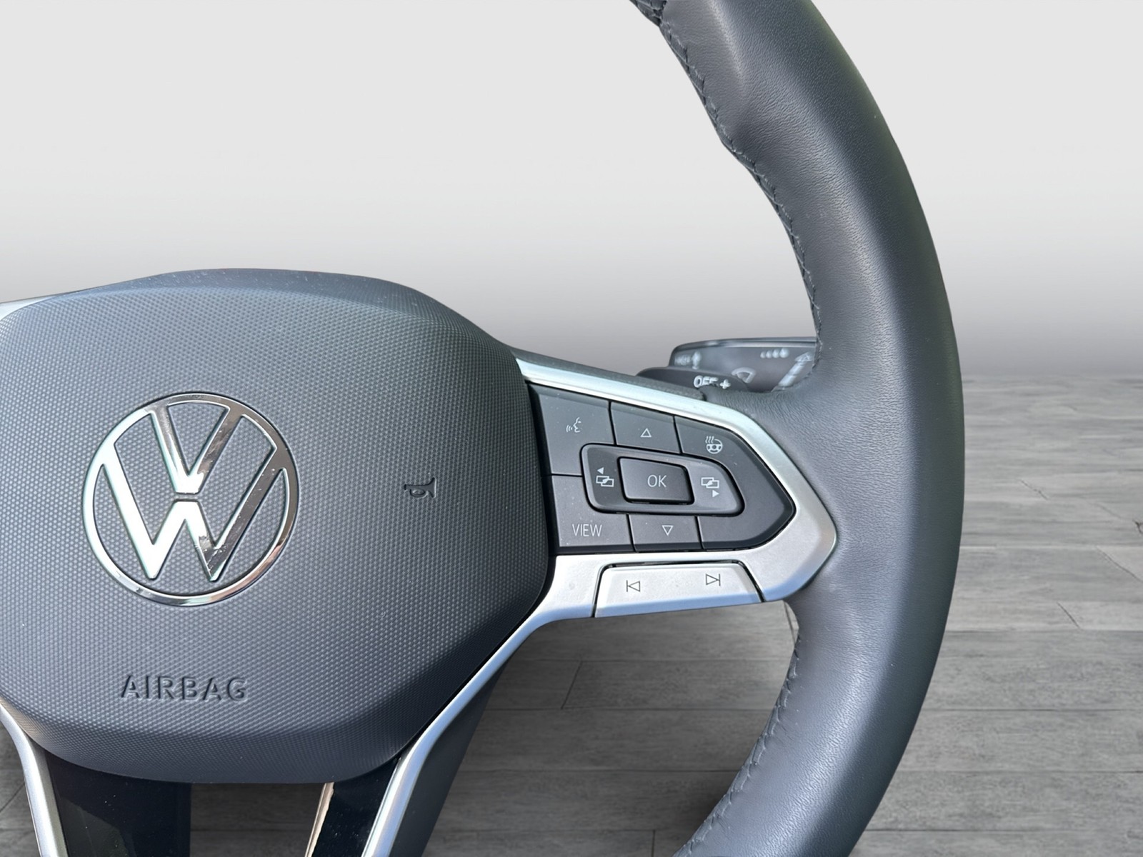 Volkswagen Golf VIII 1.5 eTSI LIFE CAM ACC CARPLAY SITZHEIZ