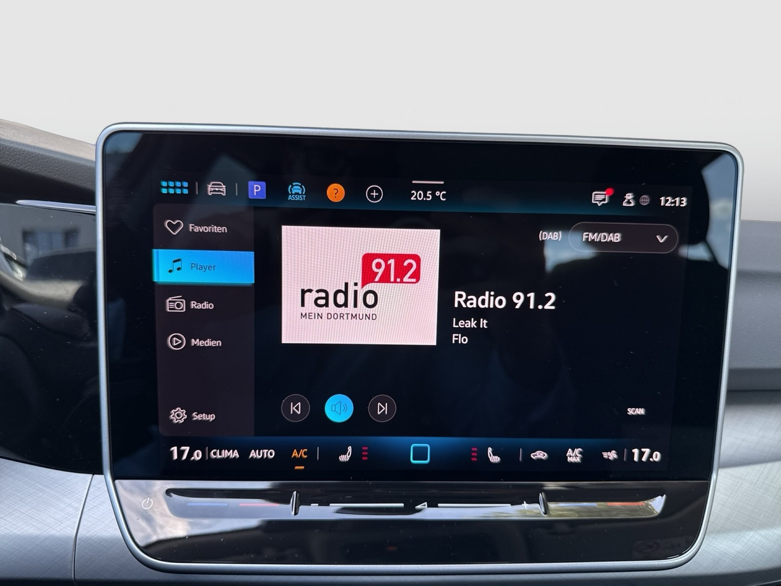 Volkswagen Golf VIII 1.5 eTSI LIFE CAM ACC CARPLAY SITZHEIZ