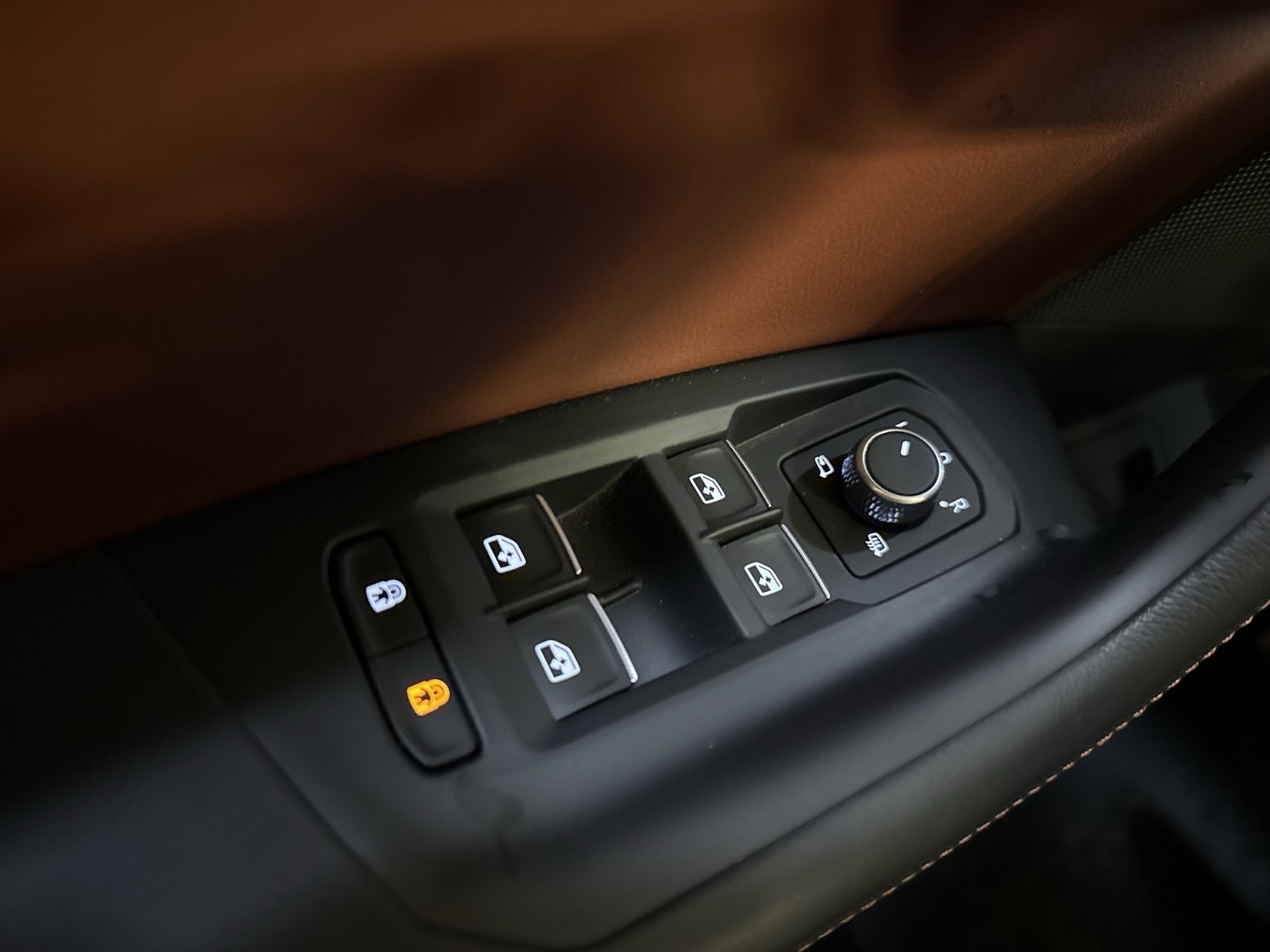 Volkswagen Touareg V6 R-LINE FINAL EDITION STANDHZ AHK LM22