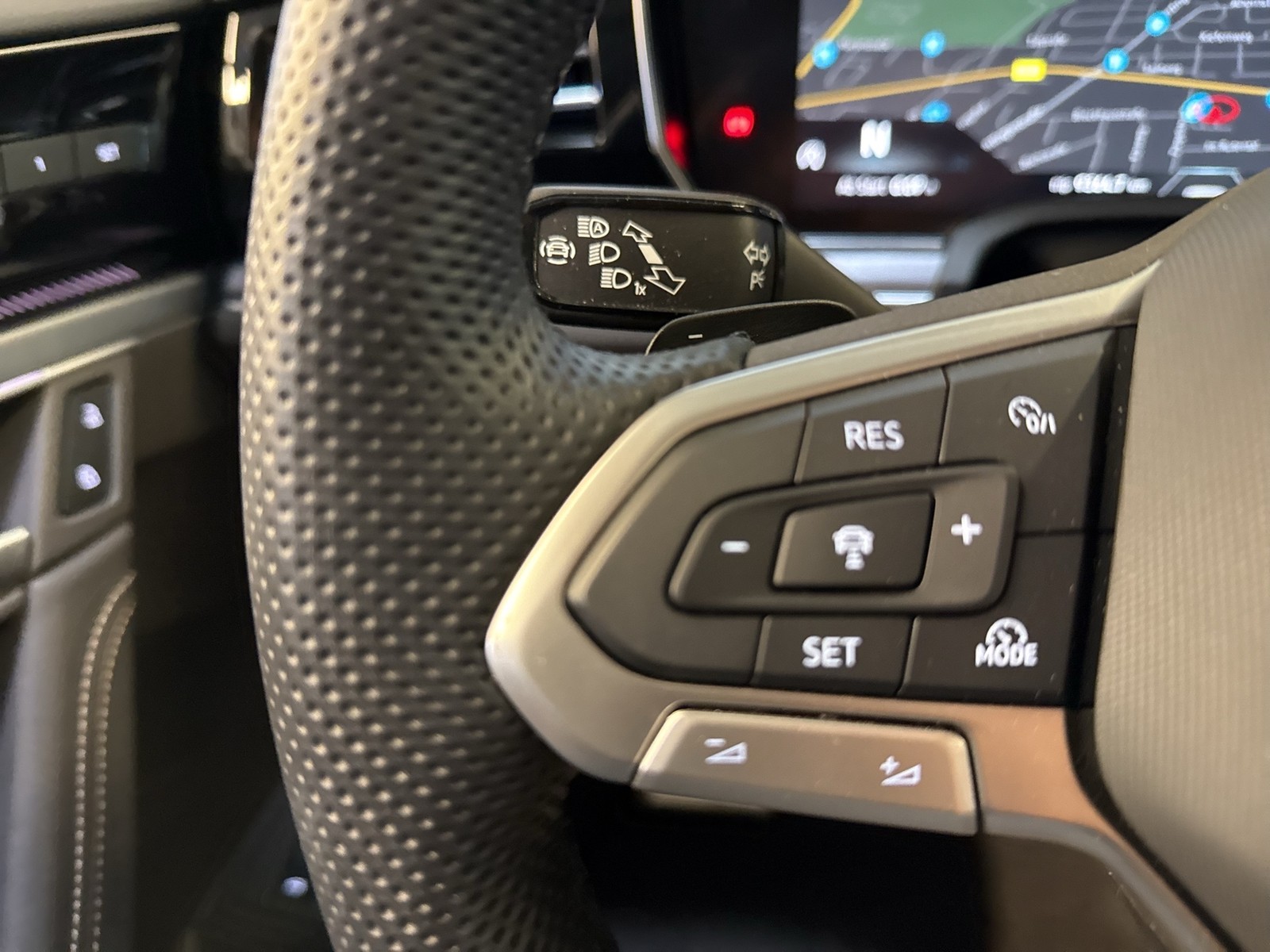 Volkswagen Touareg V6 R-LINE FINAL EDITION STANDHZ AHK LM21