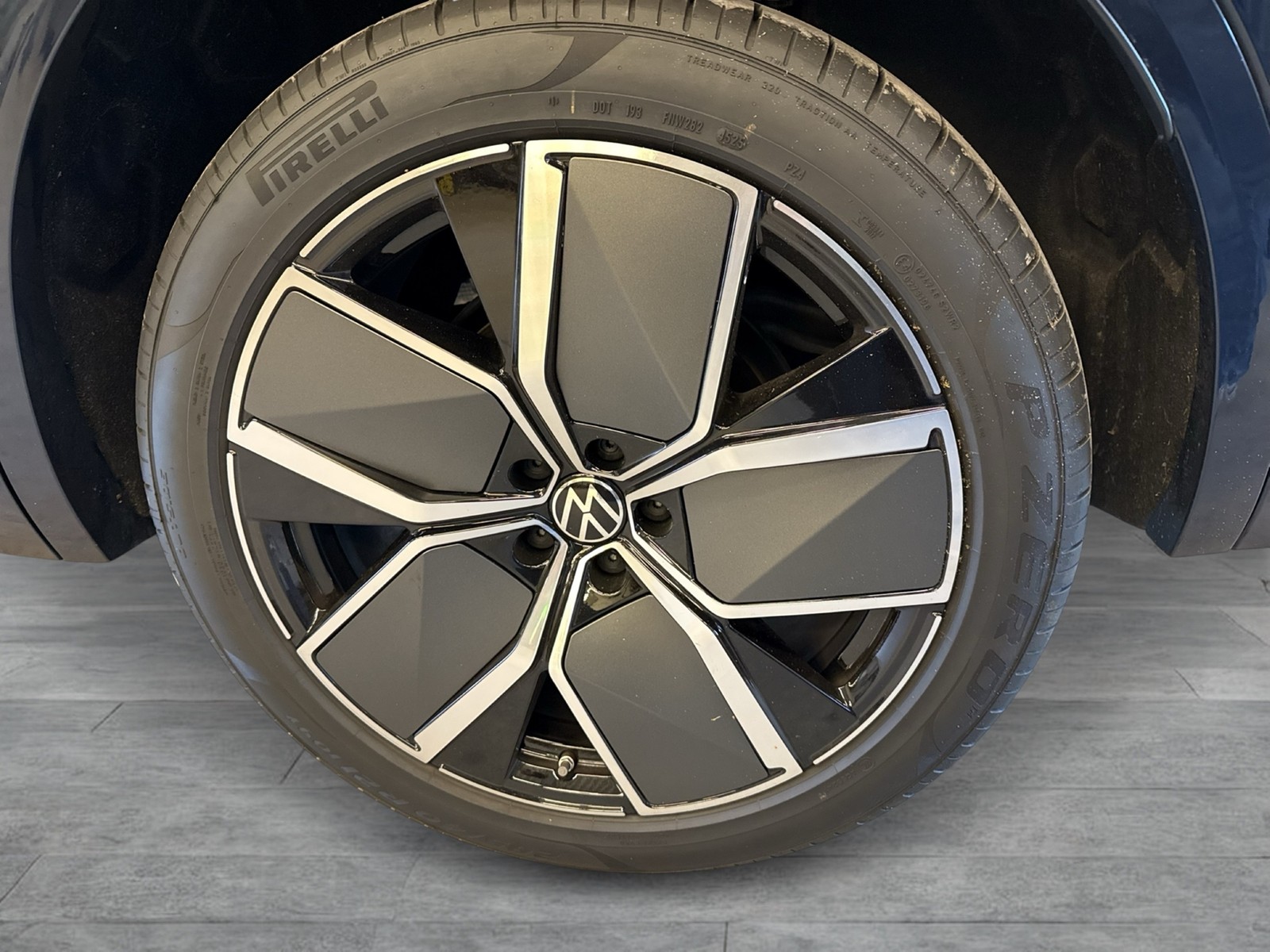 Volkswagen Touareg V6 R-LINE FINAL EDITION STANDHZ AHK LM21
