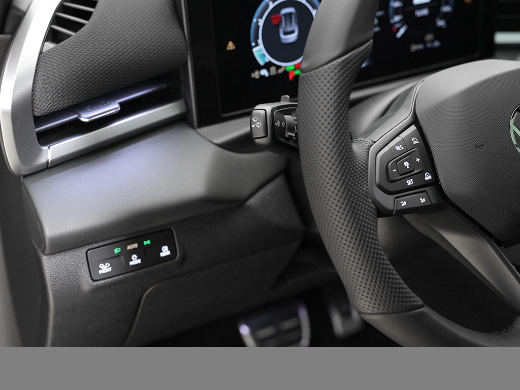 Volkswagen T-Roc 1.5 R-LINE DSG PANO AHK eKLAPPE NAVI LM20