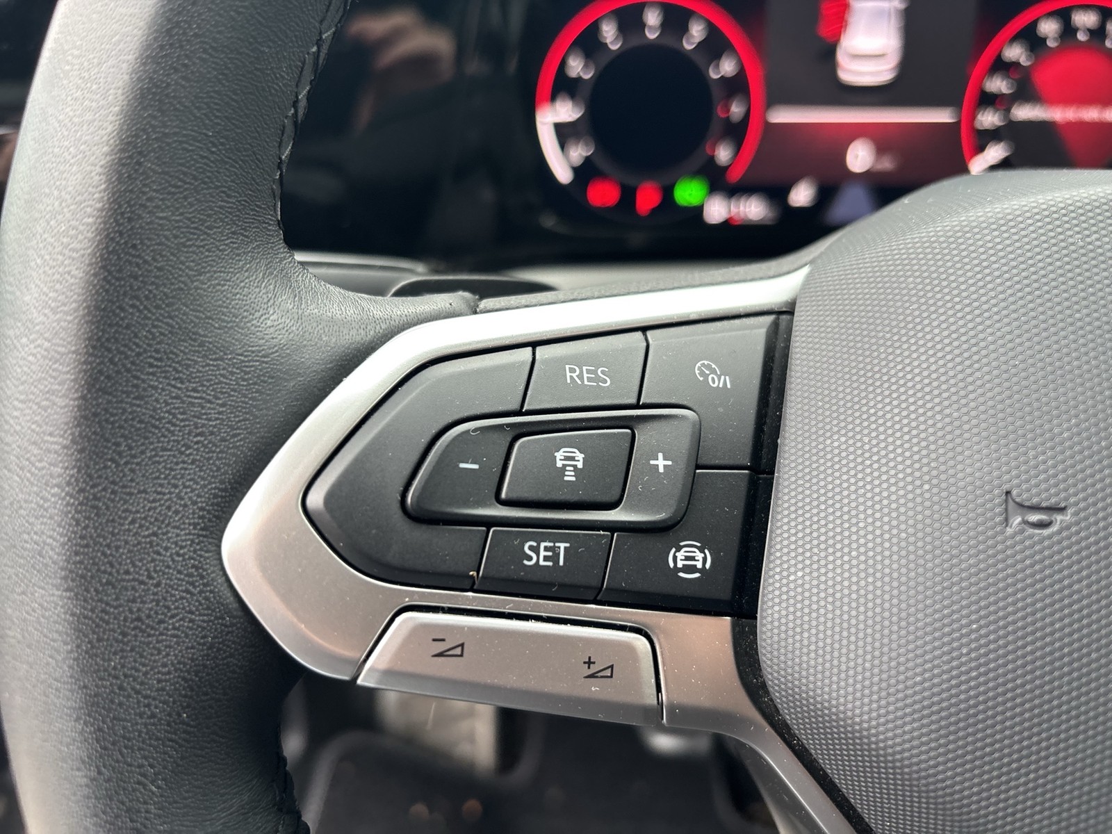 Volkswagen Golf VIII 1.0 eTSI MOVE CARPLAY ALU SITZHEIZUNG