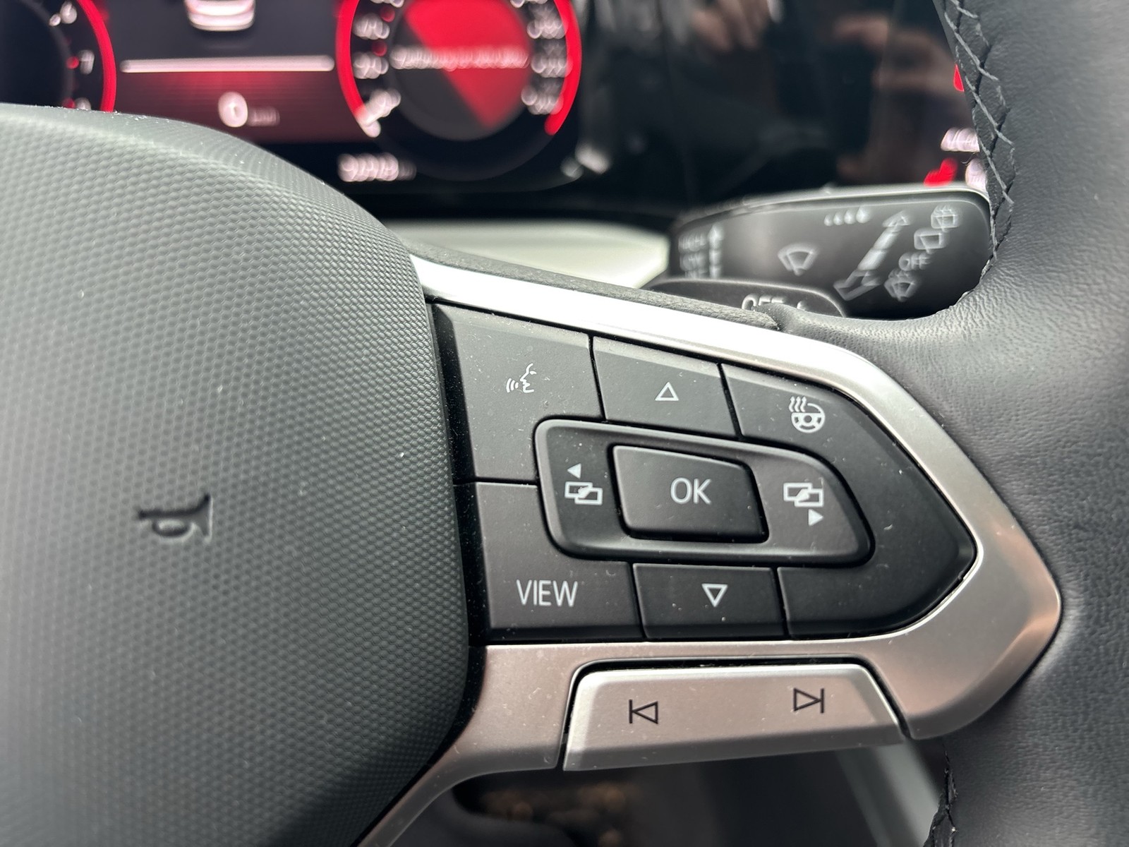 Volkswagen Golf VIII 1.0 eTSI MOVE CARPLAY ALU SITZHEIZUNG