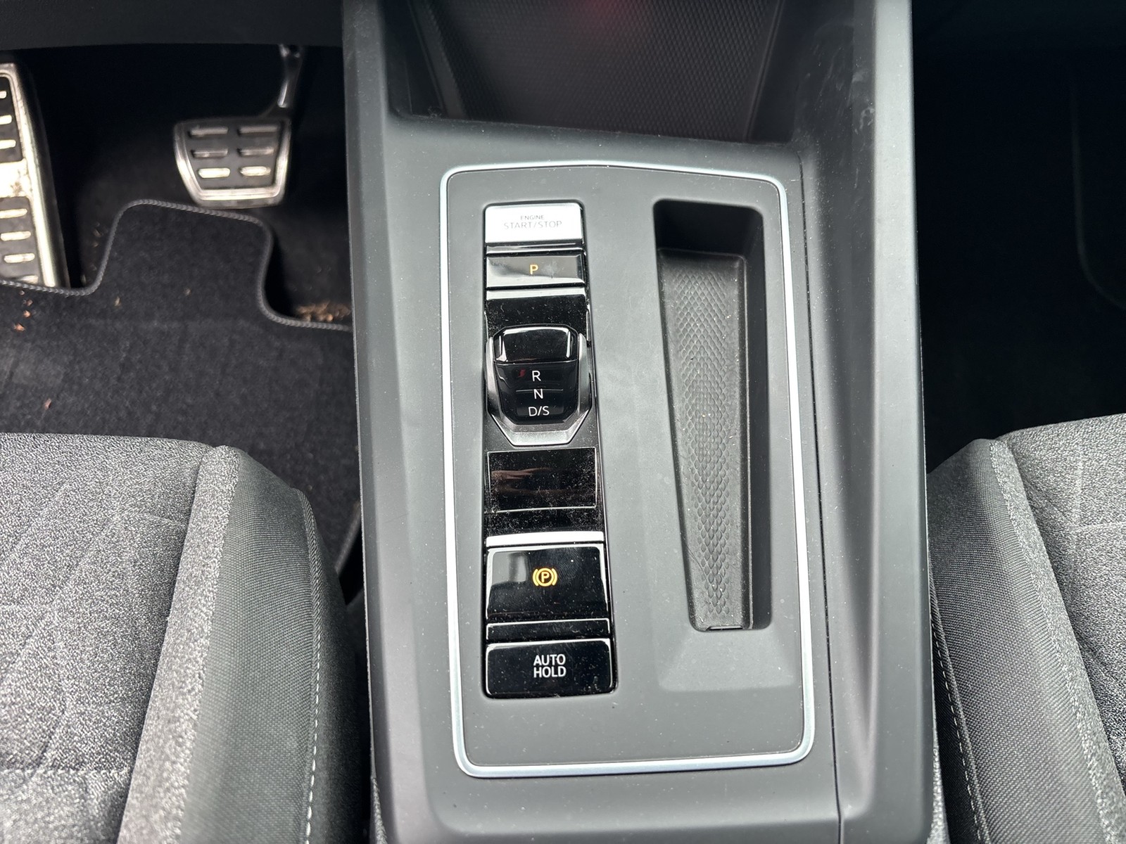 Volkswagen Golf VIII 1.0 eTSI MOVE CARPLAY ALU SITZHEIZUNG