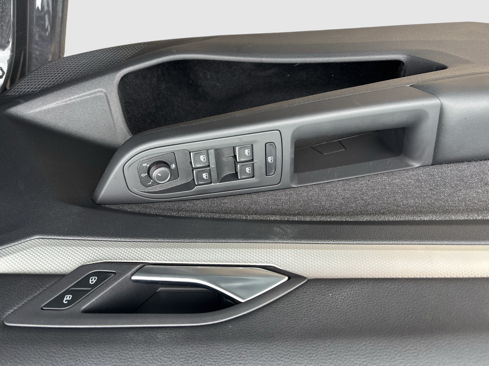 Volkswagen Golf VIII 1.0 eTSI MOVE CARPLAY ALU SITZHEIZUNG