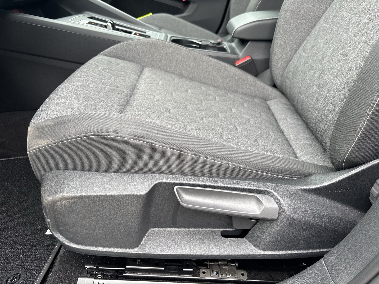 Volkswagen Golf VIII 1.0 eTSI MOVE CARPLAY ALU SITZHEIZUNG