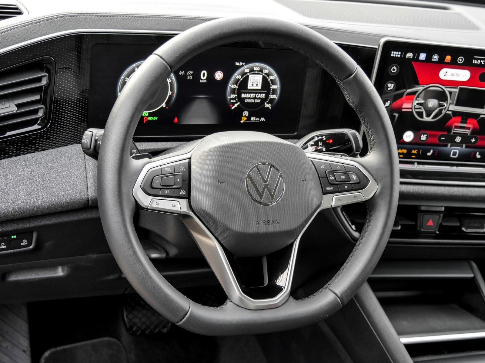 Volkswagen Tiguan 1.5 eTSI NEUES MODELL AHK CAM NAVI LM17